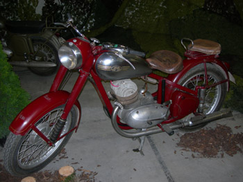 A very old military Jawa